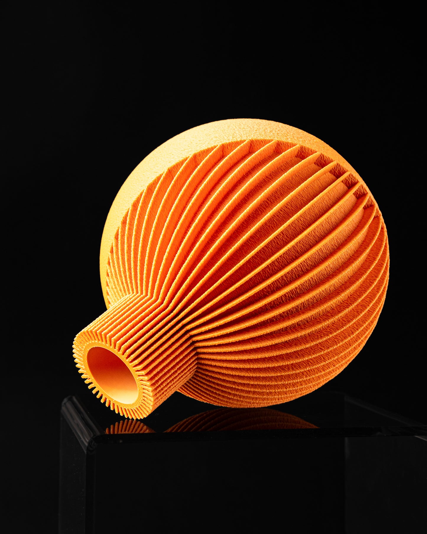Spiral Kanallı Küre Modern Vazo