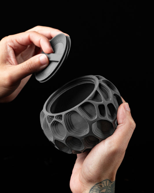 Voronoi desenli kapaklı küre saklama kutusu